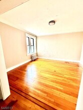 Building Photo - 17 Elwood Pl