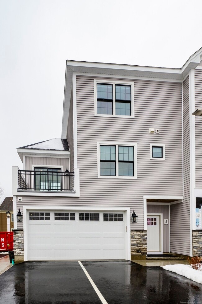 Building Photo - 2620 Main St