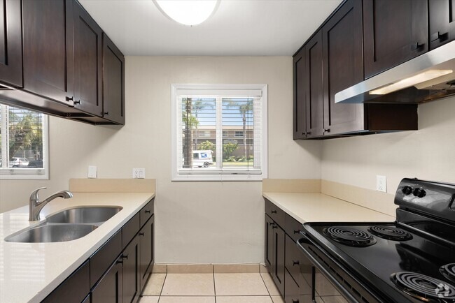 Building Photo - Melrose Manor Apartments - Riverside, CA