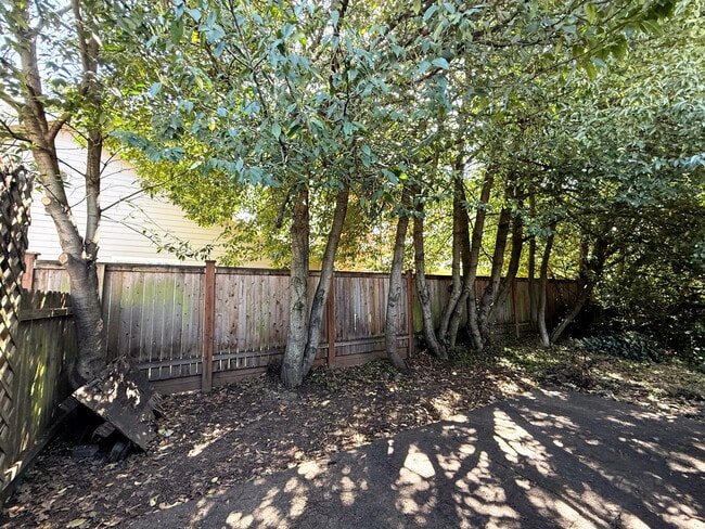 Building Photo - 1633 Best Ln