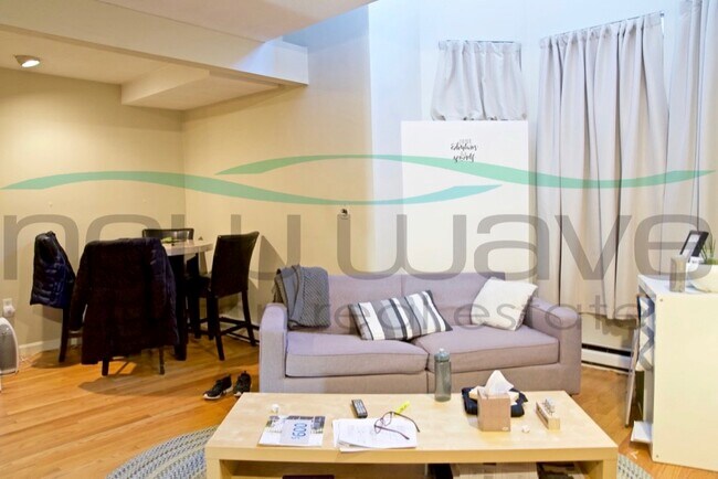 Foto del edificio - 242 W Newton St