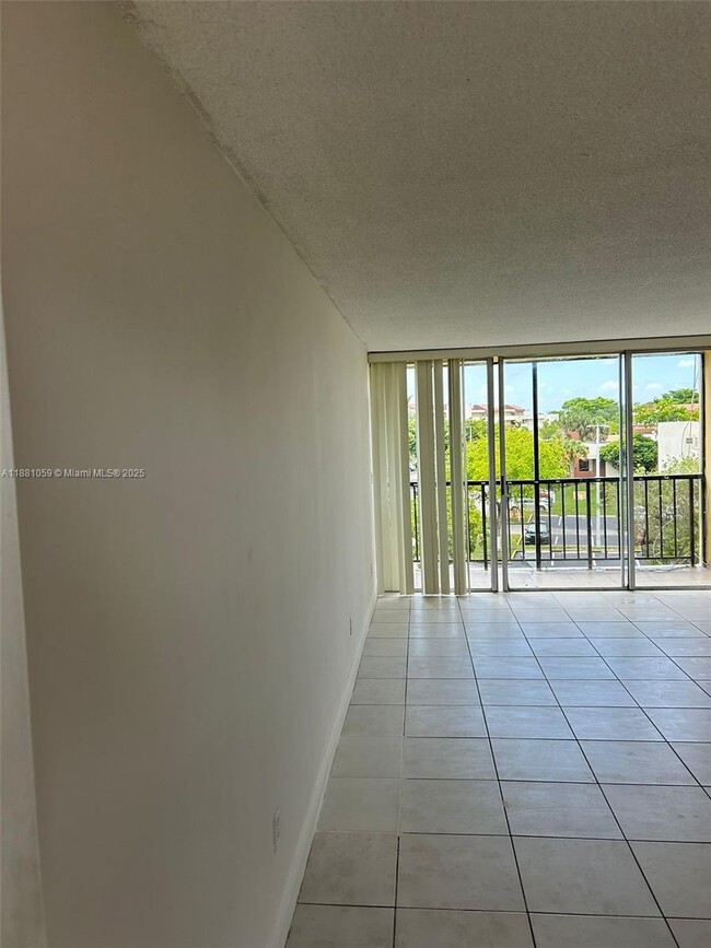 Foto del edificio - 8840 Fontainebleau Blvd