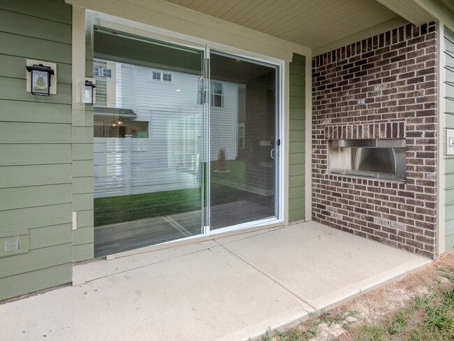Building Photo - 14275 Larson Dr