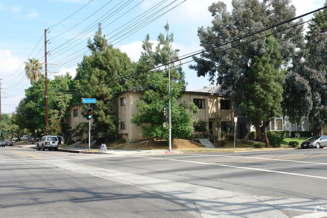 Building Photo - 14259 Burbank Blvd