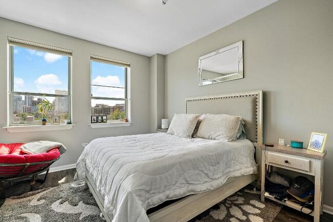 Foto del edificio - 511 W Division St
