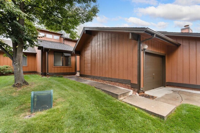 Foto del edificio - Central Fort Collins Townhouse with 3 Bedr...