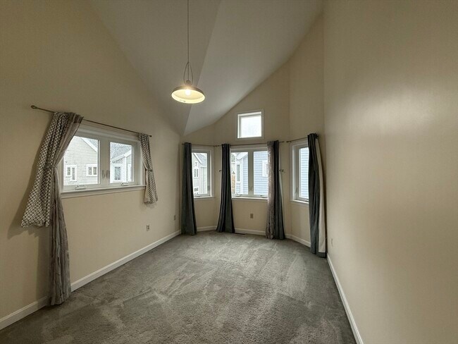 Foto del edificio - 10 Rollins Ct