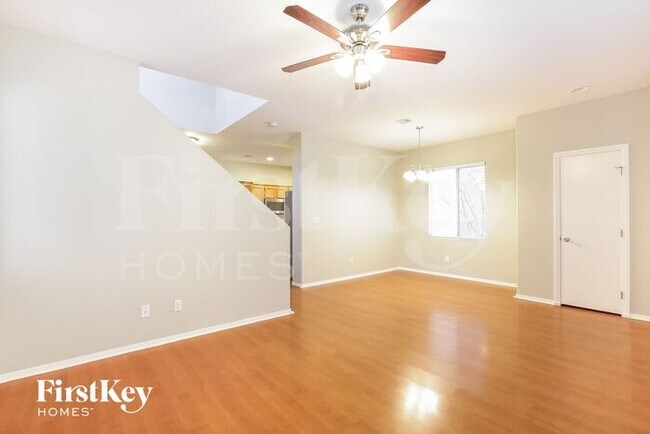 Building Photo - 9908 Calabasas Avenue