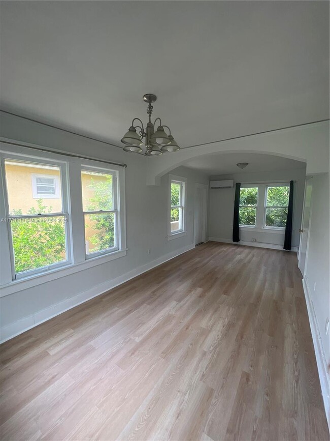 Building Photo - 1350 SW 13th St
