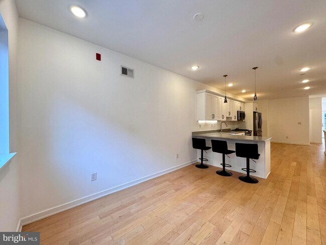 Foto del edificio - 966 N Marshall St
