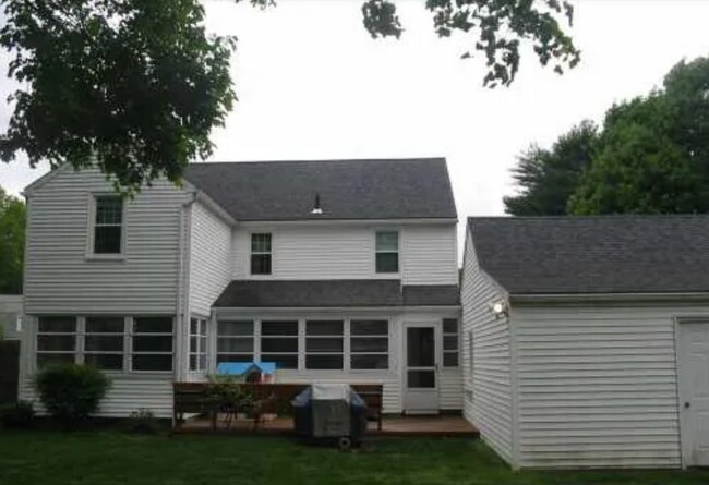 Building Photo - 90 Birchwood Rd