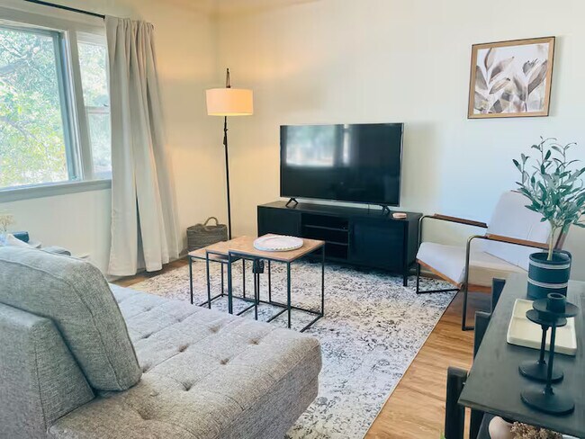 Foto del edificio - 2429 W Saint Vrain St