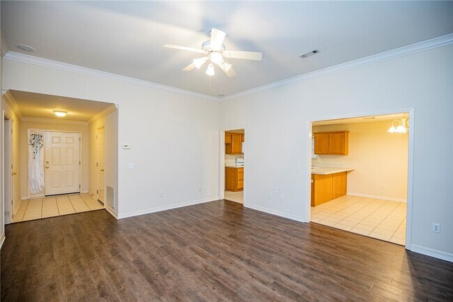 Building Photo - 908 SW Cheyenne Dr