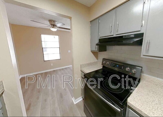 Foto del edificio - 467 Lombard St