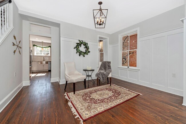 Building Photo - 6 W 4th St