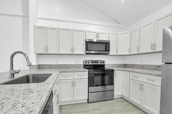 Building Photo - 13737 Yarmouth Dr