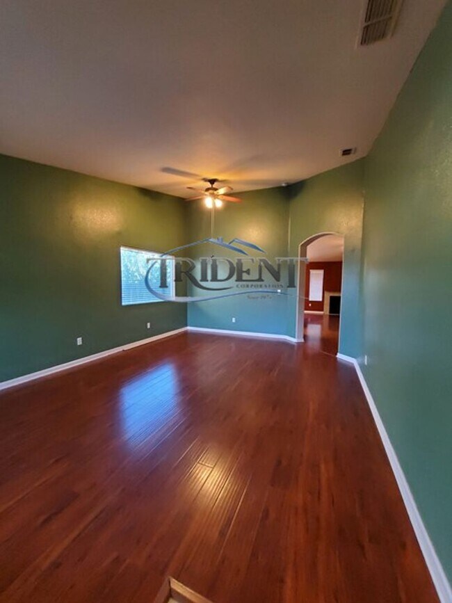 Foto del edificio - 4 bedroom, 2 bath house
