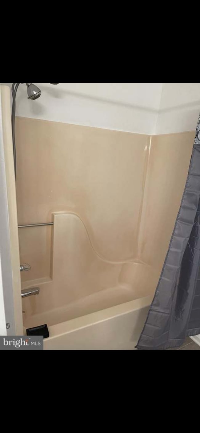 Building Photo - 1204 W