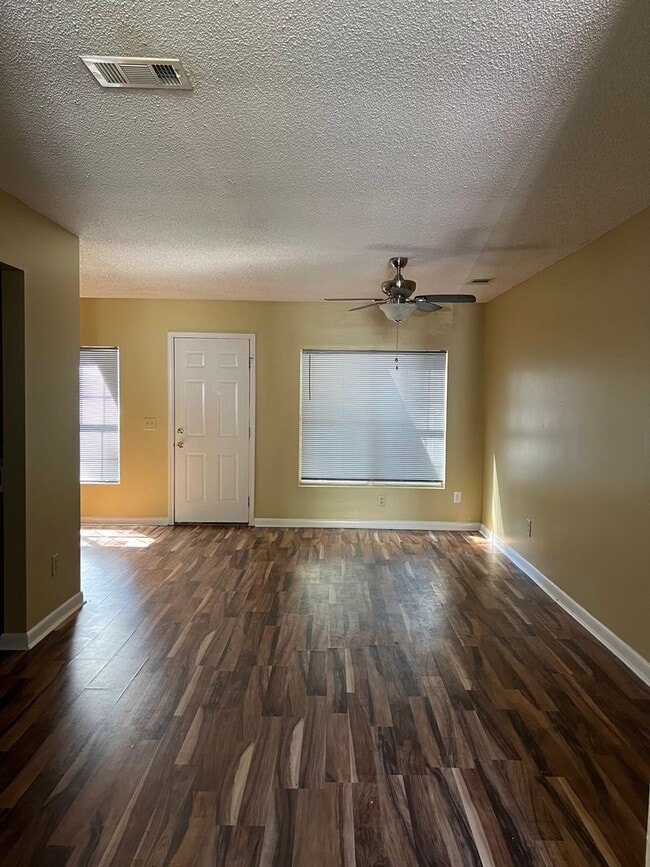 Building Photo - 452 Sandy Oak Dr