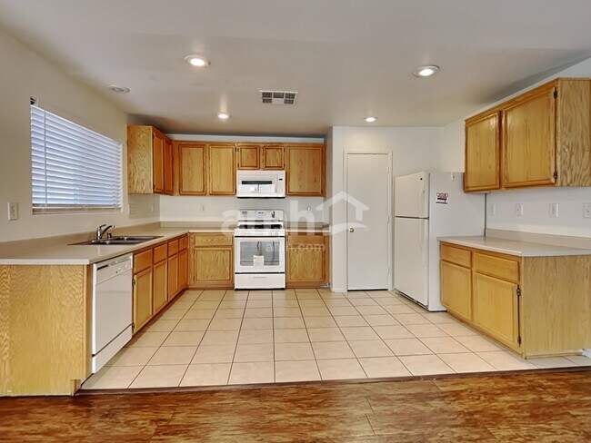Foto del edificio - 1139 Black Cherry St