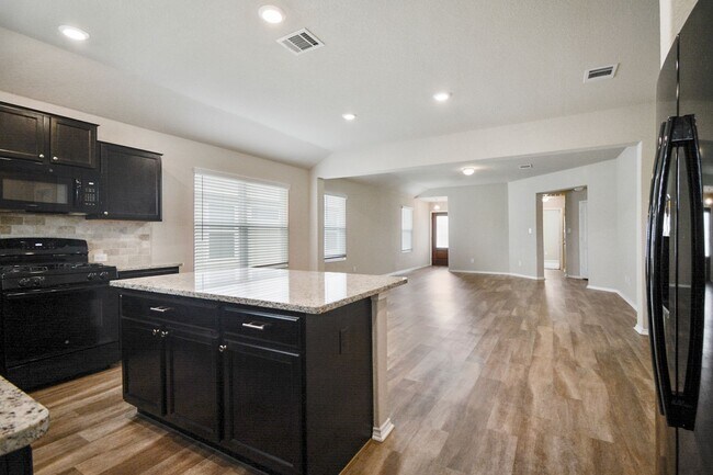Building Photo - Charming 4-Bedroom Home in Converse with S...
