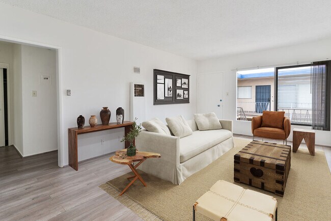 Building Photo - 10026 Palms Blvd