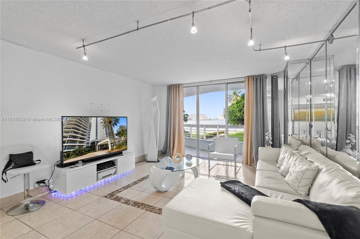 Primary Photo - 19101 NE 36th Ct