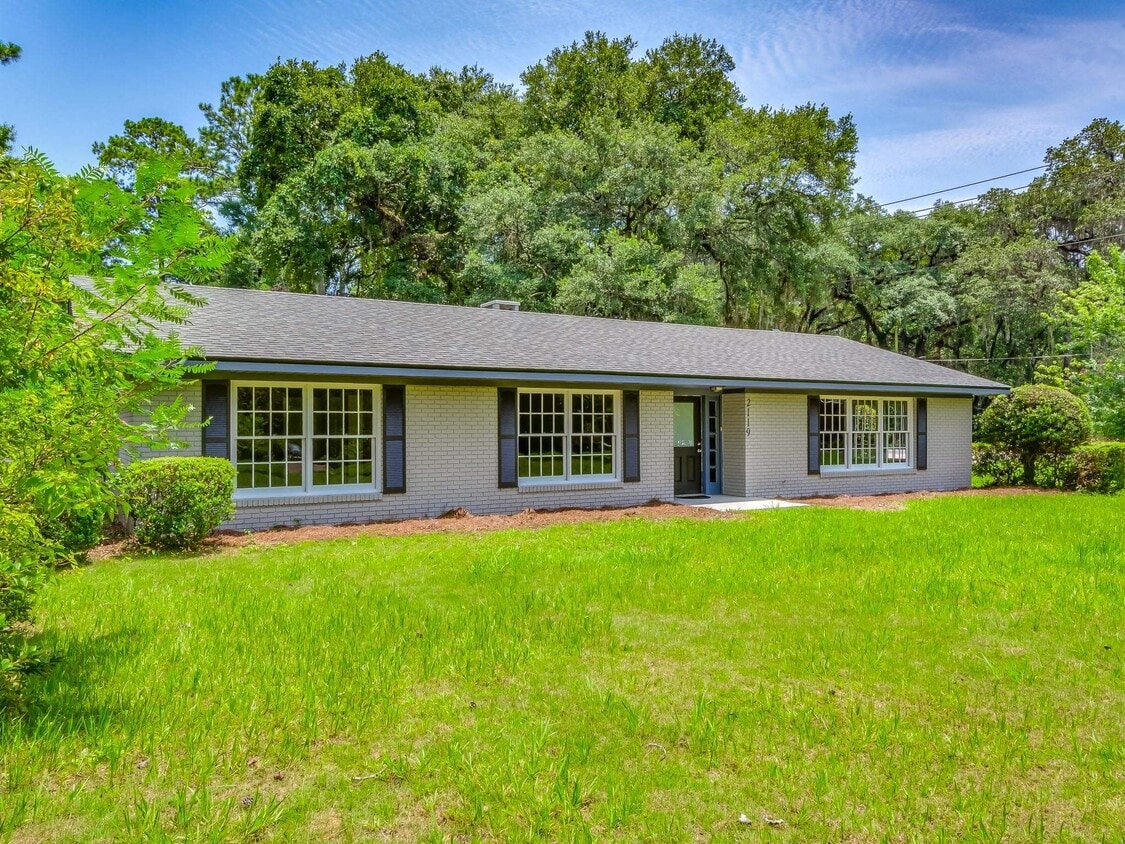 2119 Old Fort Dr, Tallahassee, FL 32301