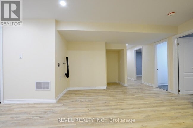Building Photo - 412 Olde Village Ln