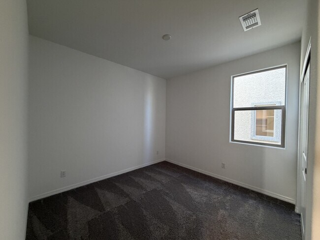 Building Photo - 10290 Dallington St