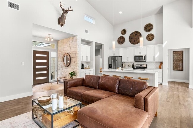 Building Photo - 307 Bedford Dr