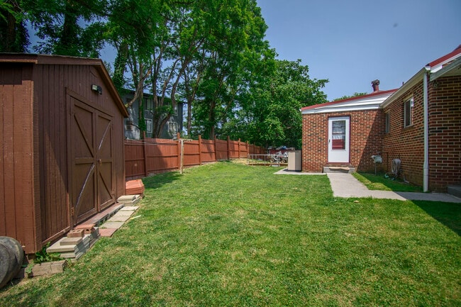 Building Photo - 206 Broce Dr