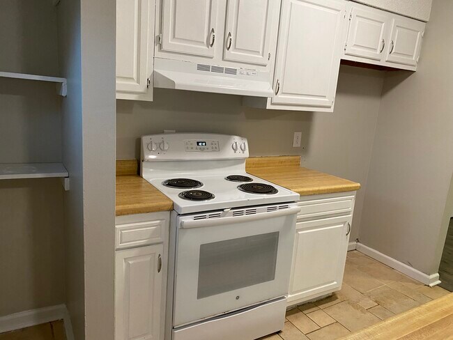 Building Photo - 30 Hillwood Cv