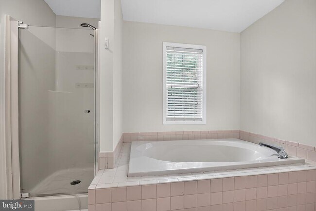 Building Photo - 20787 Red Rose Ct