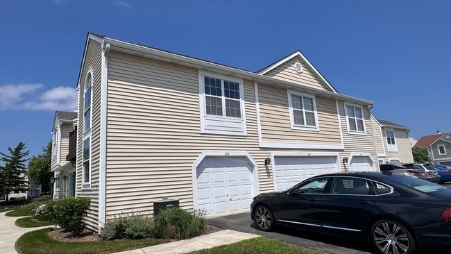Building Photo - 640 Le Parc Cir