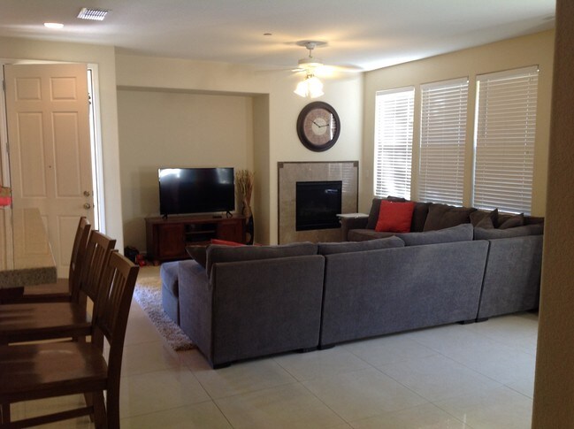 Building Photo - 504 Picasso Way
