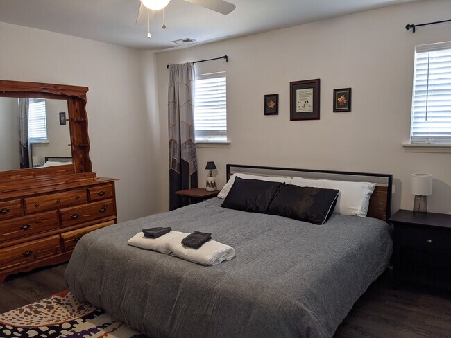 master with attached bath (king) - 700 W Lakewood Ave