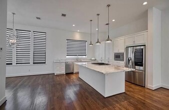 Building Photo - 1416 Ruthven St