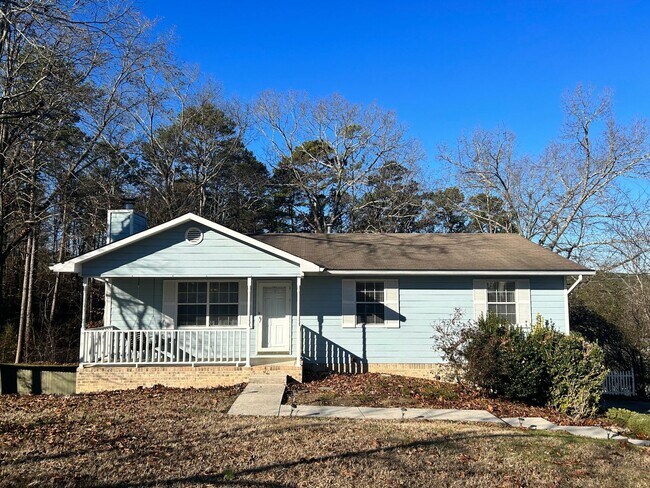 Foto del edificio - 3 Beds, 2 Baths, 2 Car Garage, Fenced Back...