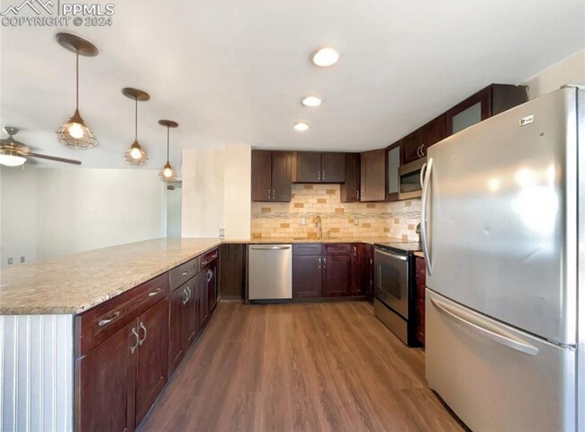 Building Photo - 555 Avenida Del Cielo