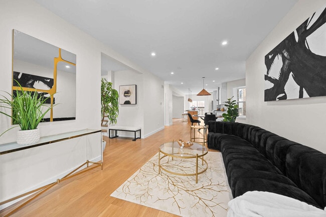 Foto del edificio - 4437 N Whipple St