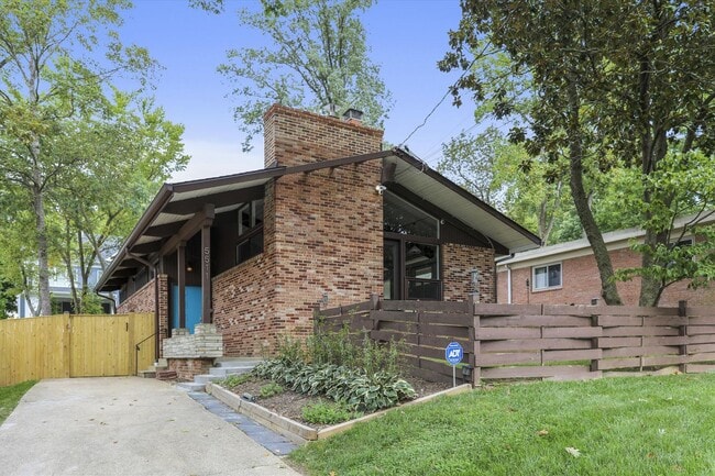 Building Photo - 3/3 Beautiful Contemporary Home in Greenwich Forest