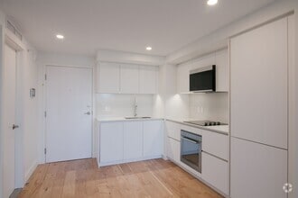 Building Photo - 3460 Rue Peel