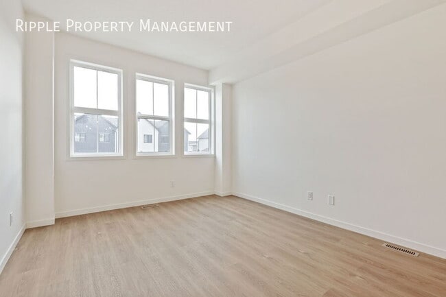 Building Photo - AMAZING BRAND NEW 2 BEDS+ DEN/ 2.5 BATHS TOWNHOUSE