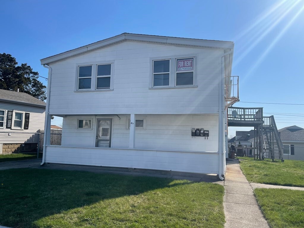 45 Susan St Unit 2W, Dartmouth, MA 02748 Room for Rent in Dartmouth