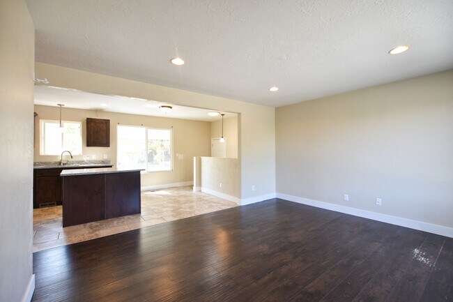 Foto del edificio - 5513 W Heath Ave