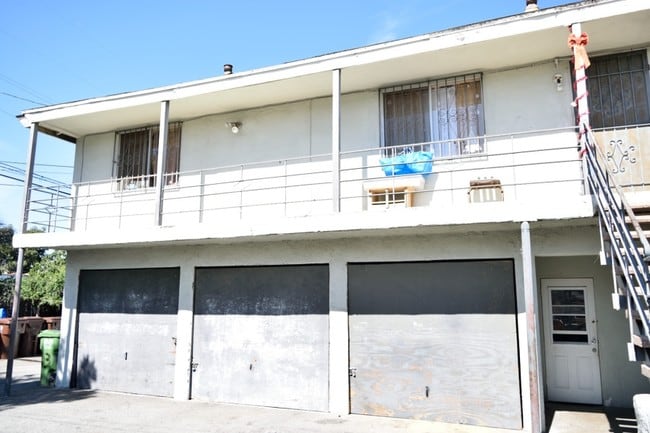 Building Photo - 903 N Sloan Ave.