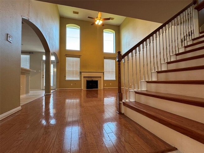 Building Photo - 3335 Southdown Dr