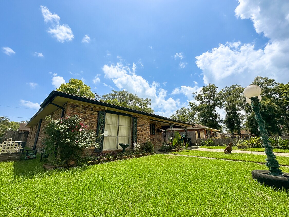 Primary Photo - 105 Felder Dr