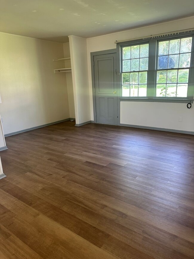 Building Photo - 11 Riley Manor Cir
